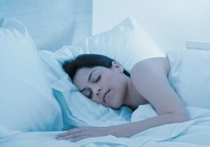 Leia mais sobre o artigo Afinal, o que é sono profundo? Experimentos prometem revolucionar nossa noite de sono